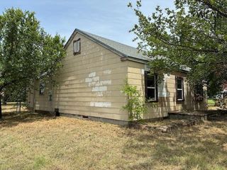 401 W WHARTON AVENUE, Electra, TX 76360