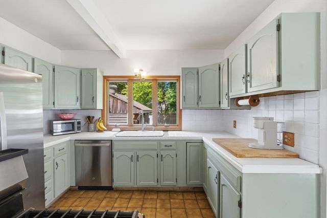 917 Newman Ave, Seekonk, MA 02771