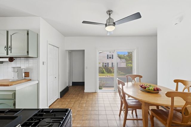917 Newman Ave, Seekonk, MA 02771