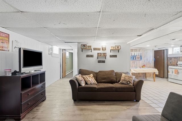 917 Newman Ave, Seekonk, MA 02771