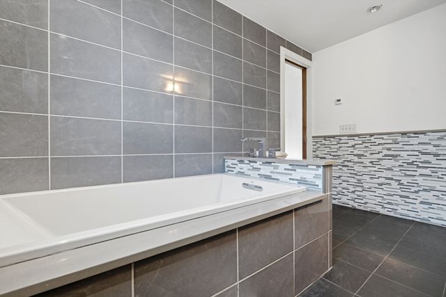 917 Newman Ave, Seekonk, MA 02771