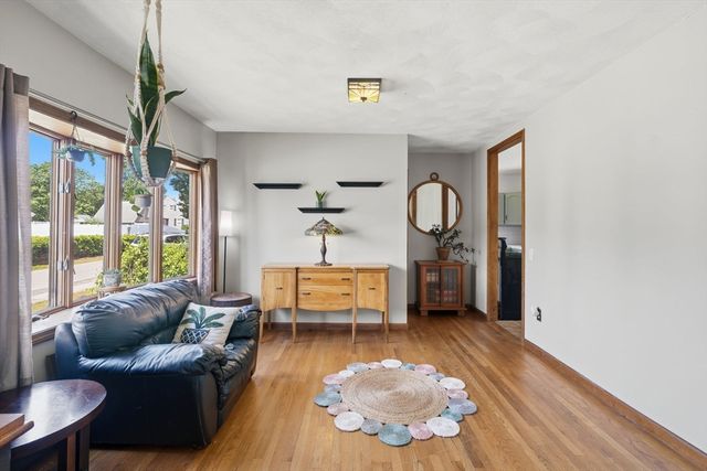 917 Newman Ave, Seekonk, MA 02771