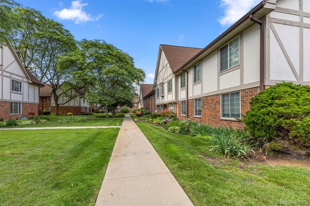 30220 Southfield Road, Southfield, MI 48076