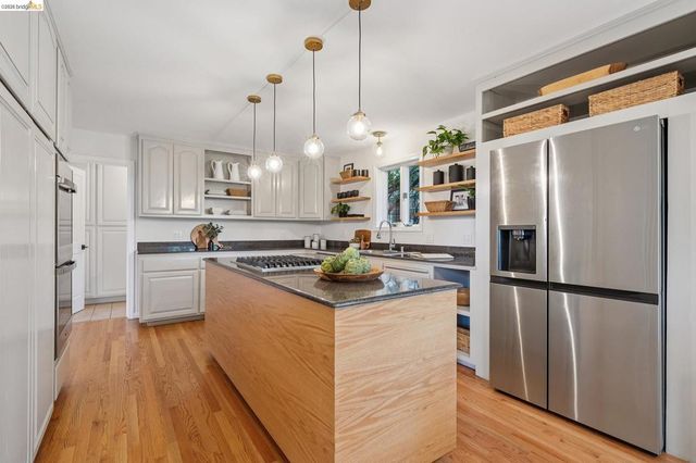 6869 Bristol Dr, Berkeley, CA 94705