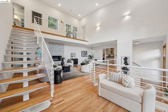 6869 Bristol Dr, Berkeley, CA 94705