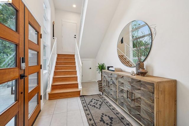 6869 Bristol Dr, Berkeley, CA 94705