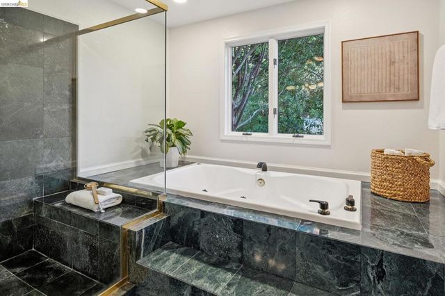 6869 Bristol Dr, Berkeley, CA 94705