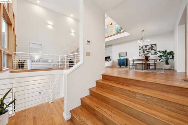 6869 Bristol Dr, Berkeley, CA 94705