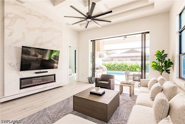 748 110th AVE N, Naples, FL 34108