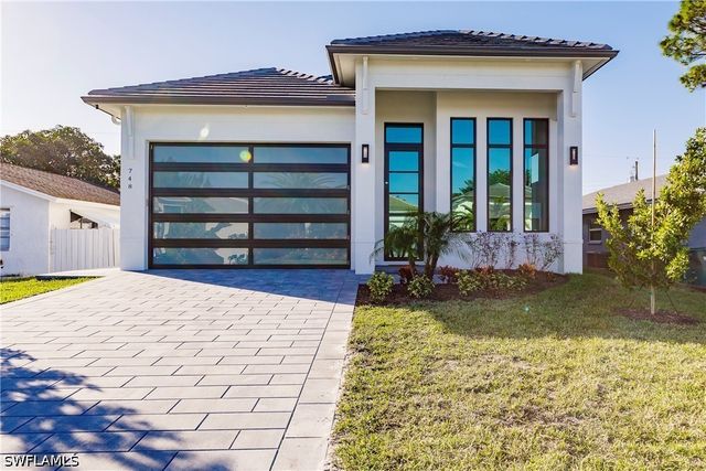 748 110th AVE N, Naples, FL 34108