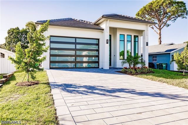 748 110th AVE N, Naples, FL 34108