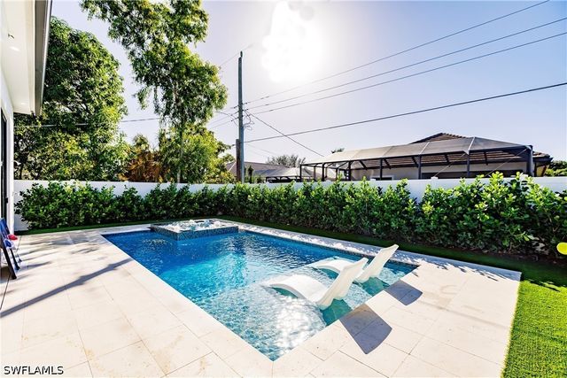 748 110th AVE N, Naples, FL 34108