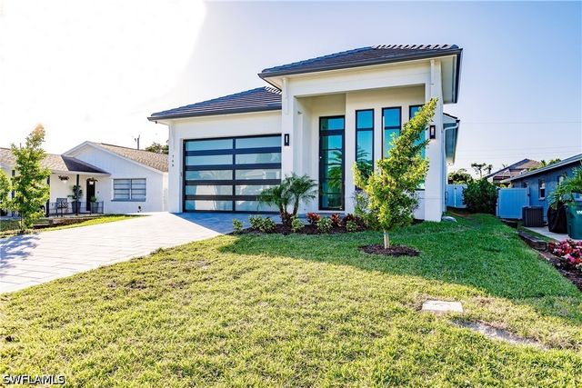 748 110th AVE N, Naples, FL 34108