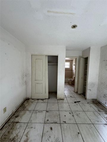 639 HAND AVENUE, Sarasota, FL 34232