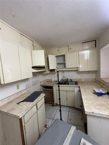 639 HAND AVENUE, Sarasota, FL 34232