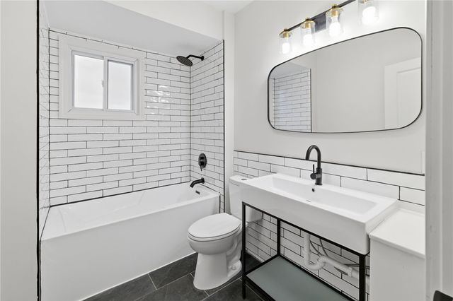 3 3rd Ave, Rankin, PA 15104