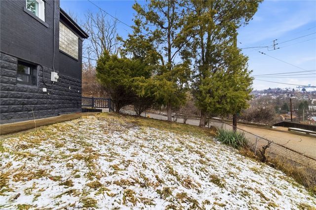 3 3rd Ave, Rankin, PA 15104