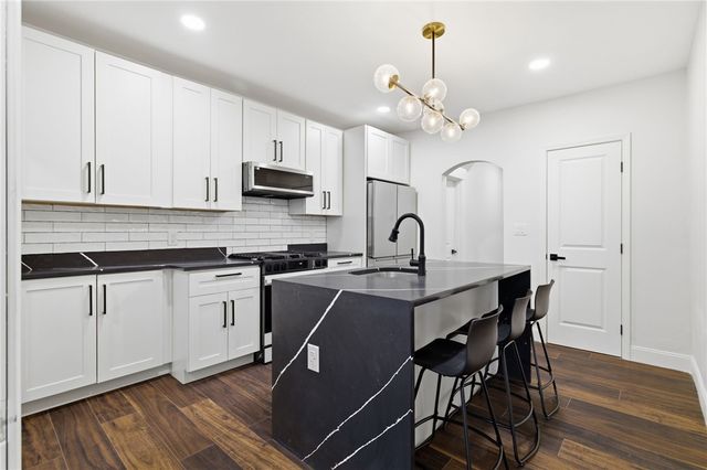 3 3rd Ave, Rankin, PA 15104