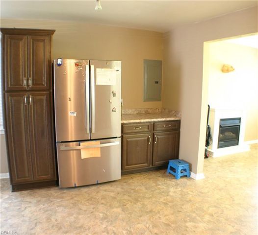 425 Keith CT, Chesapeake, VA 23325