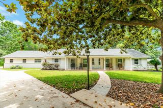58 Oyster Creek Court, Lake Jackson, TX 77566