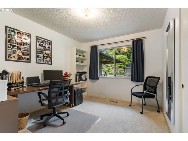 1941 KILKENNY Rd, Lake Oswego, OR 97034