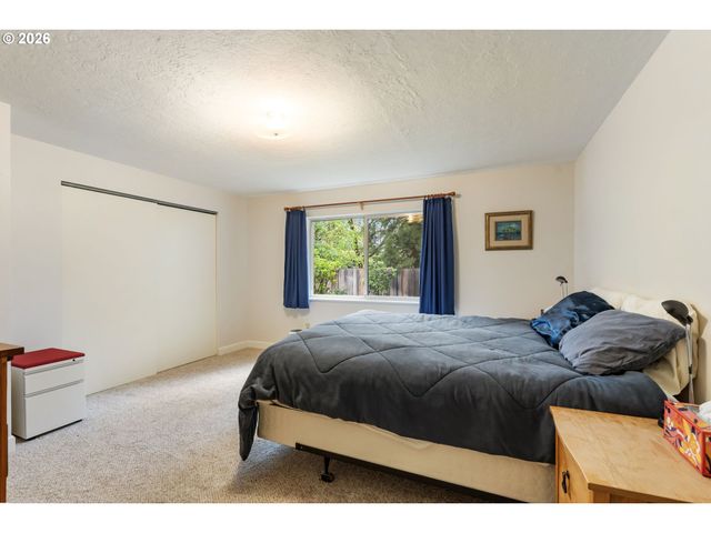 1941 KILKENNY Rd, Lake Oswego, OR 97034