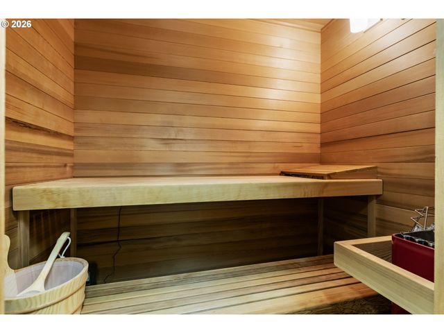 1941 KILKENNY Rd, Lake Oswego, OR 97034