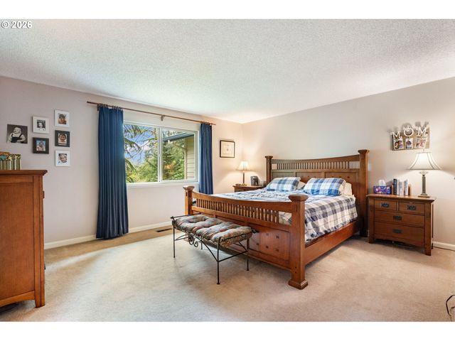 1941 KILKENNY Rd, Lake Oswego, OR 97034