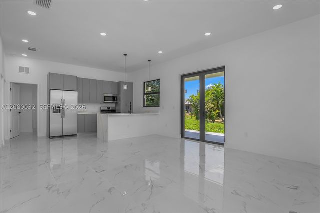 1208 NE 19TH ST, Cape Coral, FL 33909