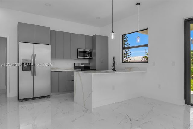 1208 NE 19TH ST, Cape Coral, FL 33909