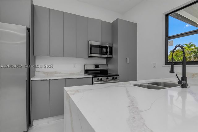 1208 NE 19TH ST, Cape Coral, FL 33909