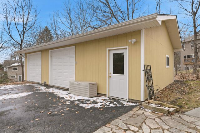 1305 Spruce Place, Mound, MN 55364