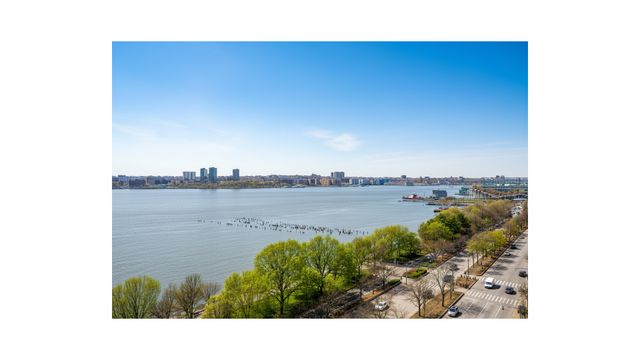 165 Charles St Apt 22, New York City, NY 10014