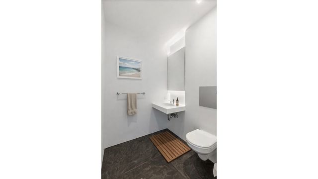 165 Charles St Apt 22, New York City, NY 10014