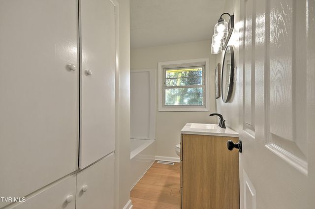 916 Mimosa Drive, Kingsport, TN 37660