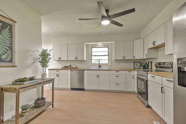 916 Mimosa Drive, Kingsport, TN 37660