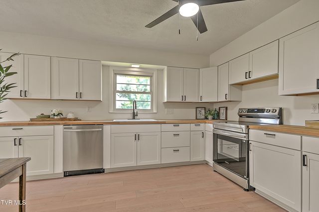 916 Mimosa Drive, Kingsport, TN 37660
