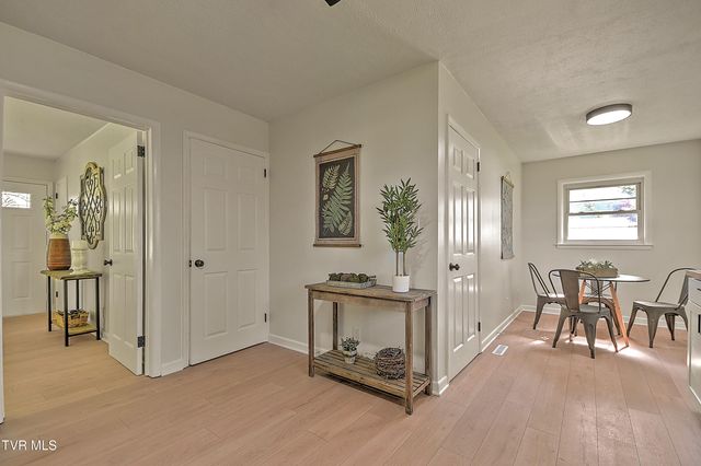 916 Mimosa Drive, Kingsport, TN 37660