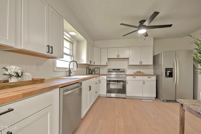 916 Mimosa Drive, Kingsport, TN 37660