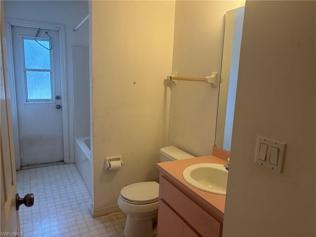 Image 10 of property listing at 306 SW 29th ST, Cape Coral, FL 33914