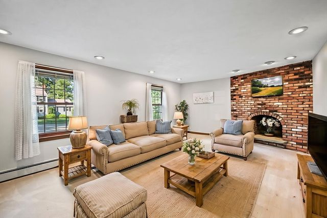 18 Heritage Lane, Lynnfield, MA 01940