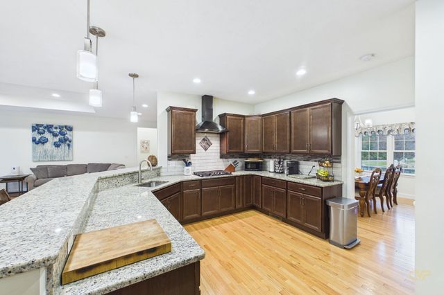 7 Cameron's Way, Freetown, MA 02717