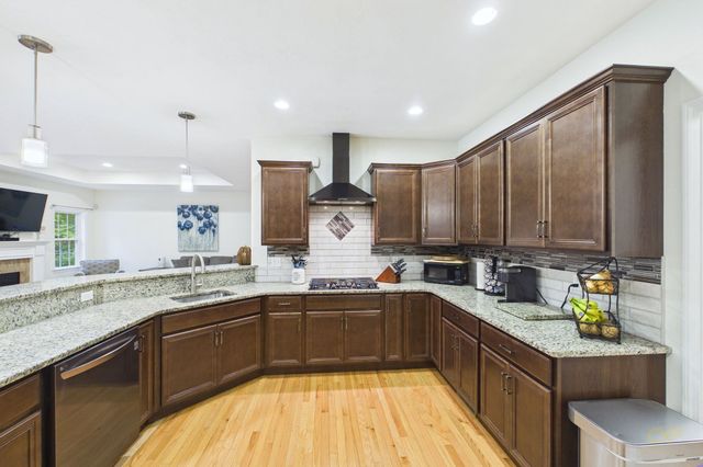 7 Cameron's Way, Freetown, MA 02717