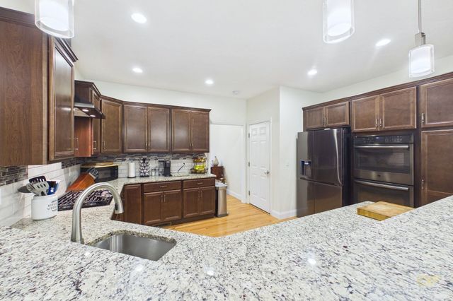 7 Cameron's Way, Freetown, MA 02717