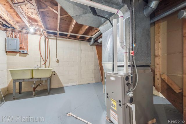 206 E Park Street, Capac Village, MI 48014