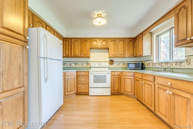 206 E Park Street, Capac Village, MI 48014