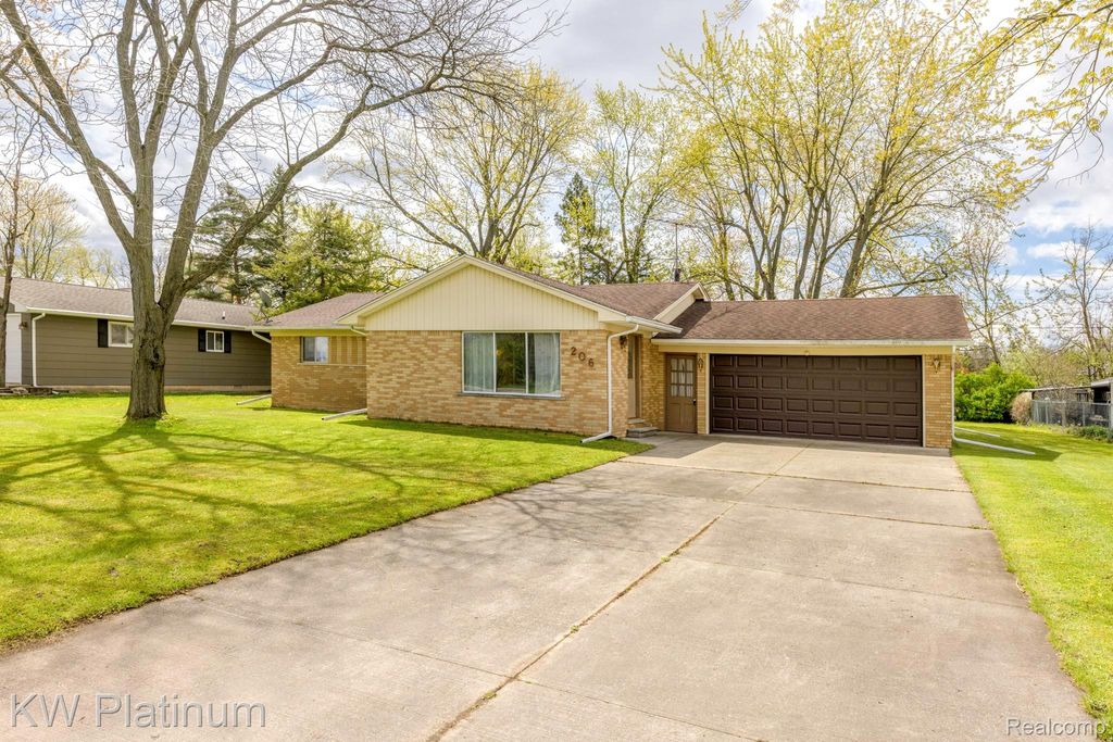 206 E Park Street, Capac Village, MI 48014
