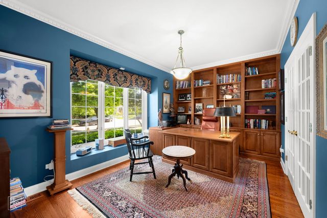 501 Wedgewood Court, Hinsdale, IL 60521