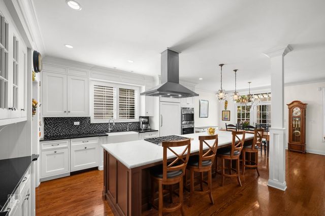 501 Wedgewood Court, Hinsdale, IL 60521