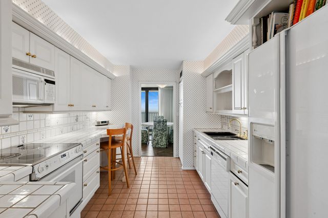 1212 N Lake Shore Drive 28CS, Chicago, IL 60610